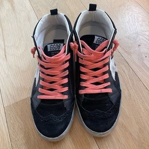 Golden goose mid stars worn a couple of times.